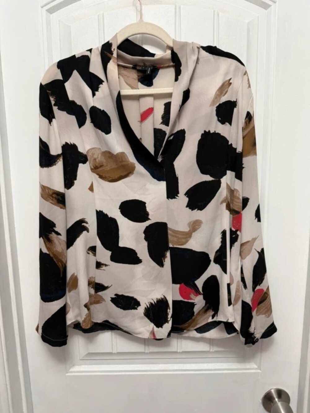 Title: NIC+ZOE Abstract Print Long Sleeve V-Neck Blouse Cream Black Size L